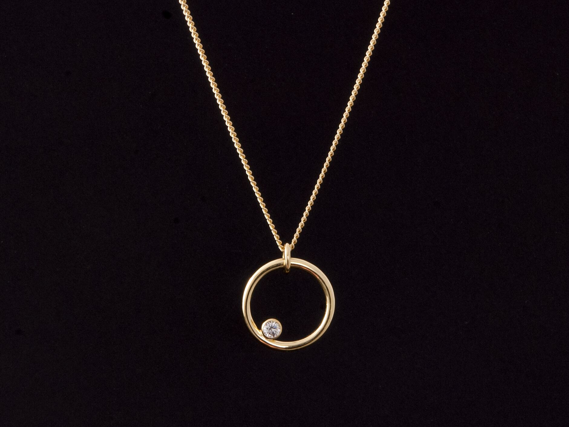 Solid 18ct Yellow Gold Circle Diamond Pendant 2 Solid 18ct Yellow Gold Circle Diamond Pendant - Image 2