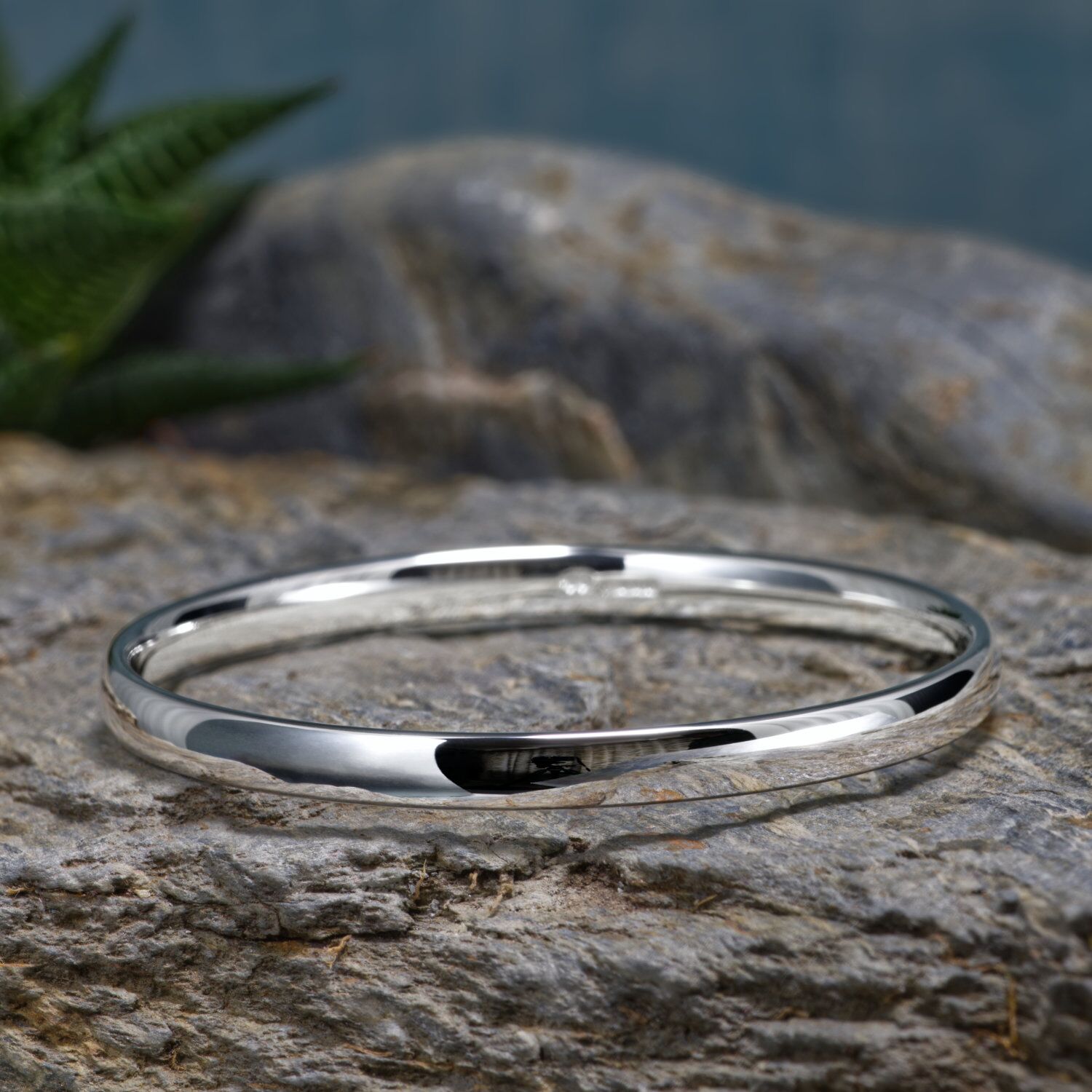 Solid Silver Chunky Oval Wire Bangle - Sennen 1 Sennen Handmade Solid Silver Bangle Soft Curved bangle. London hallmarked
